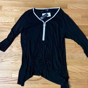 NWT Cable & Gauge Women’s Long Sleeve Top. ZipFront Detail. Black w/White. Sz 50